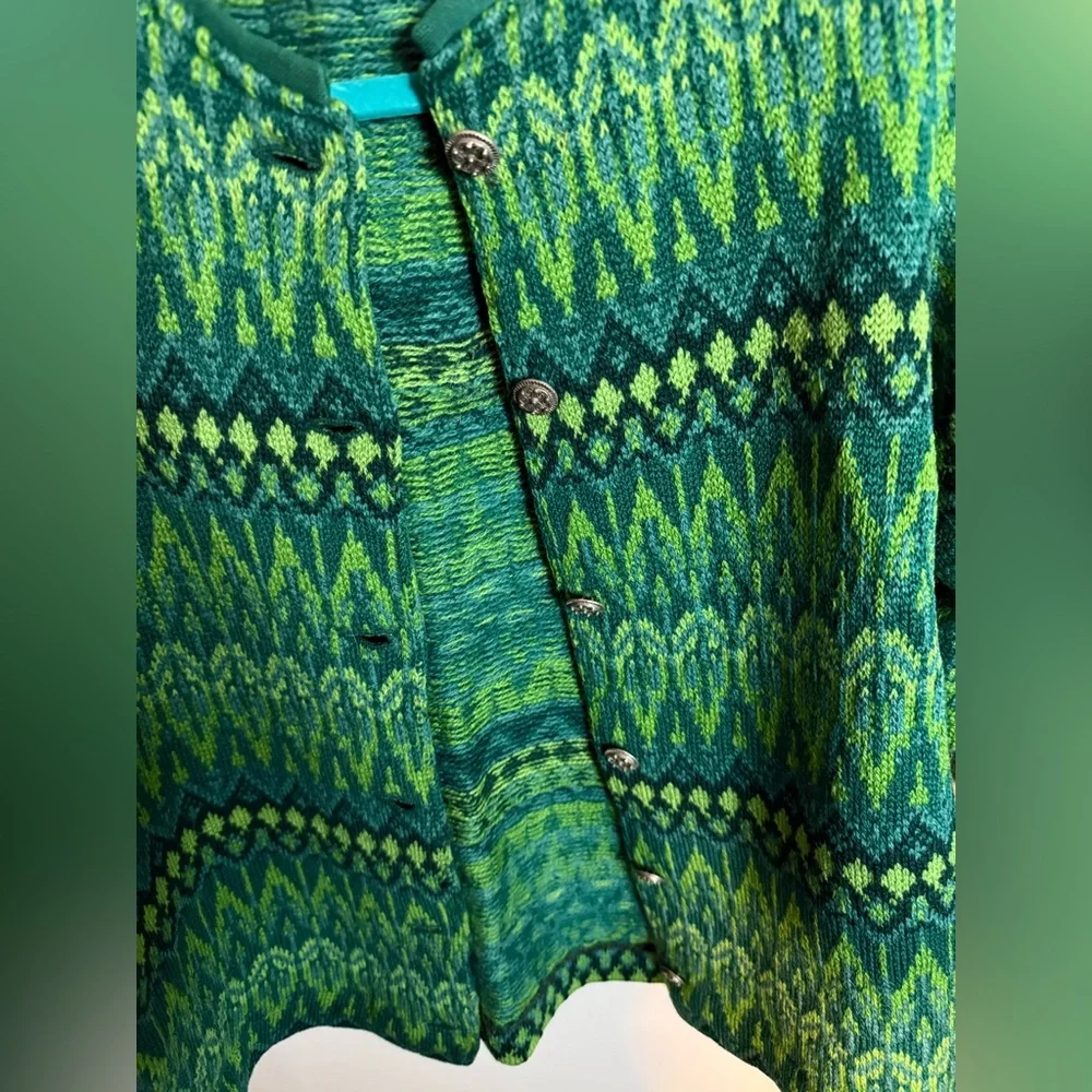 Icelandic Patterned Women's Cardigan - Picture 2 of 3